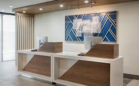 Holiday Inn Express Dallas Market Center By Ihg